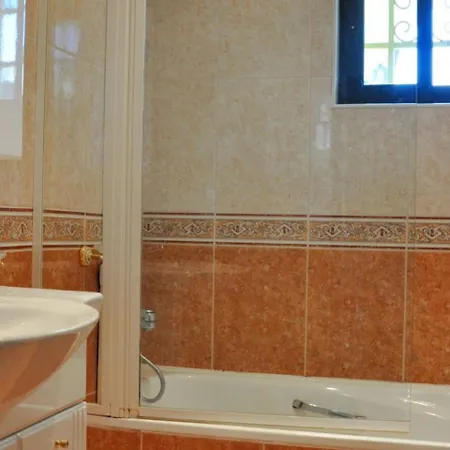 Tranquil In With Private Swimming Pool וילהמורה